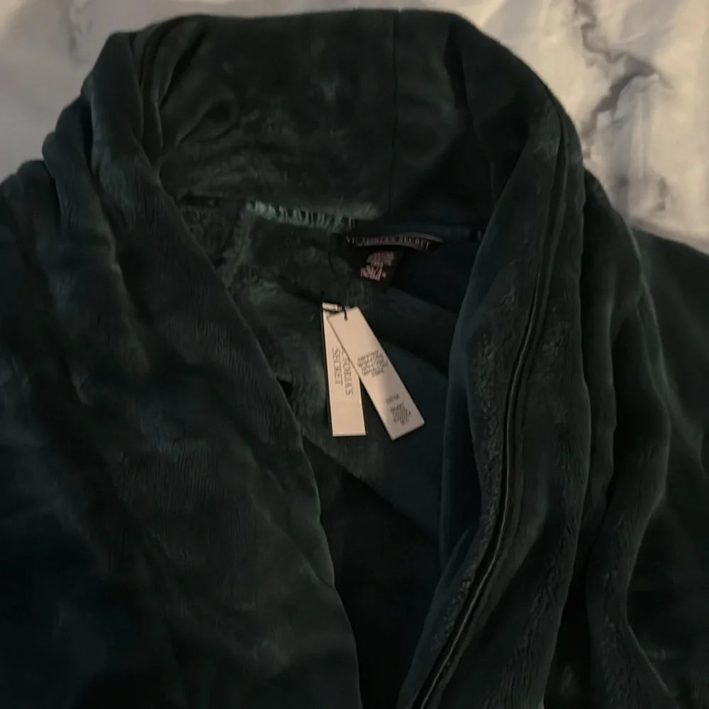 M/L VS GREEN VALORE ROBE - Picture 2 of 2